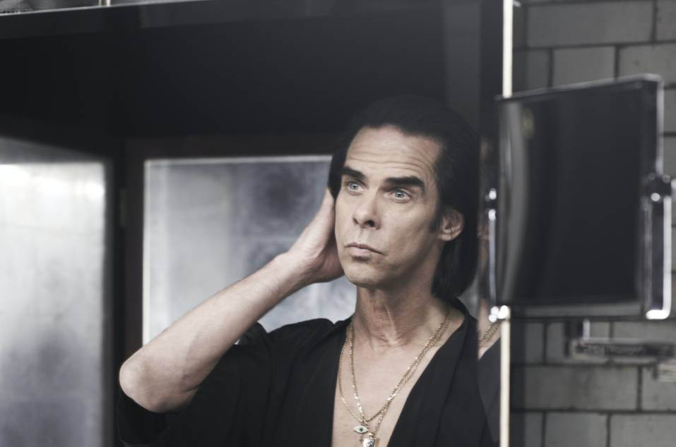 Nick Cave in front of a mirror
